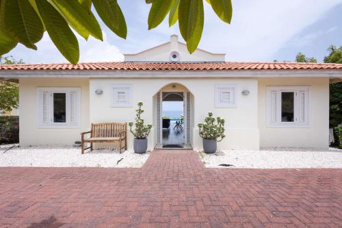 Vista exterior, Coral Estate Rentals in Willibrordus