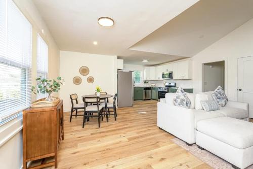 Queens Quarters! 6BR 3B Near Atrium Health WFU – khách sạn tại Hanes