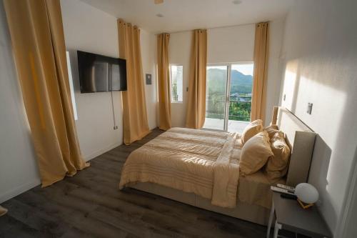 Luxury Apt with Amazing Views in Buckleys