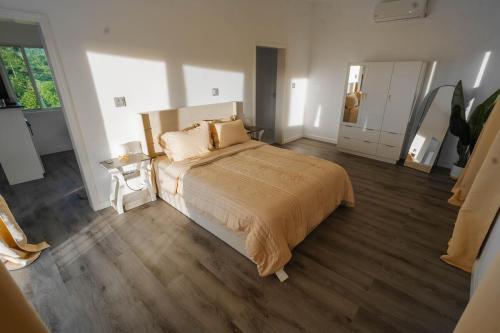Luxury Apt with Amazing Views in Buckleys