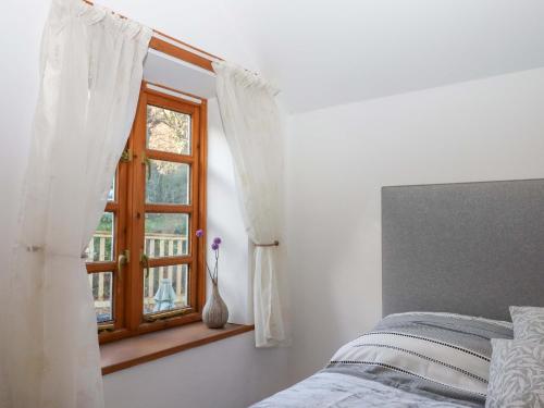 Park Cottage - image 3