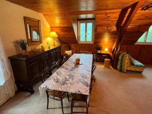 Appartement 4 chambres, séjour, cuisine (Appartement 4 chambres, sejour, cuisine) in Castillon-de-Larboust