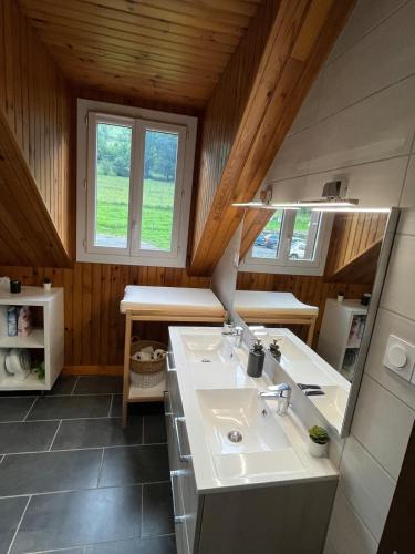 Appartement 4 chambres, séjour, cuisine (Appartement 4 chambres, sejour, cuisine) in Castillon-de-Larboust