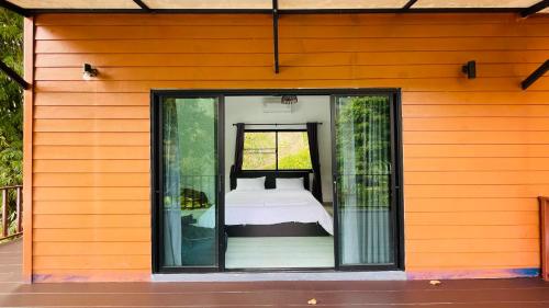 1 queen bed