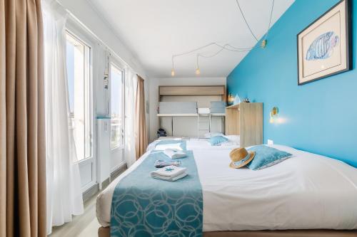 1 double bed, 3 twin beds