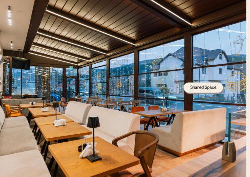 餐廳, Suru Hotel & Restaurant in 波伊安納塔普魯