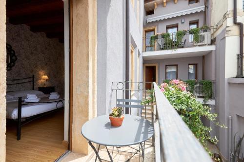 Residence "Professor's nest" - Verona Apartments Room Type - Studio with Terrace