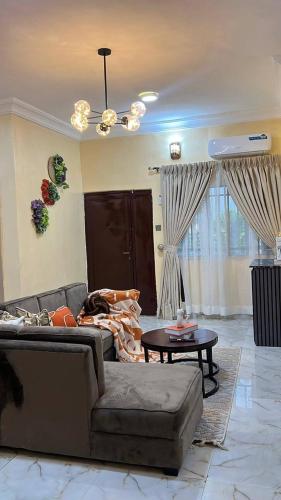 Iekārtas, Shimawa Oasis: Spacious 3-Bedroom Home in Ogijo