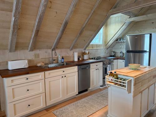 Elegant Private Barn Apartment in E Dover with 50 mile view in Dover (VT)