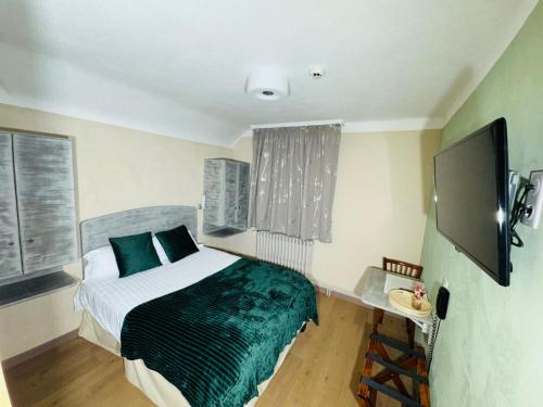 1 double bed