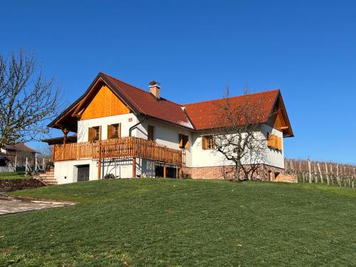 Iža na brejgi – khách sạn tại Tesanovci
