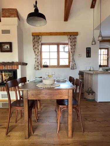 บริการและสิ่งอำนวยความสะดวก, Iža na brejgi (Iza na brejgi) in โมราฟสเกโทพลิซ