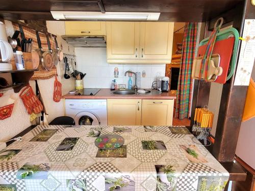 Studio Montagne 5 pers. - Terrasse Sud - Proche Commerces et Activités - FR-1-393-5 (Studio Montagne 5 pers. - Terrasse Sud - Proche Commerces et Activites - FR-1-393-5) in Saint-Michel-de-Chaillol