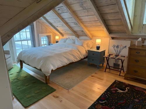 Elegant Private Barn Apartment in E Dover with 50 mile view in Dover (VT)
