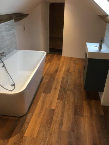 Vannas istaba, La Grange, superb 4 bedroom barn conversion in Bourgogne in Paris-l'Hopital (Burgundy)