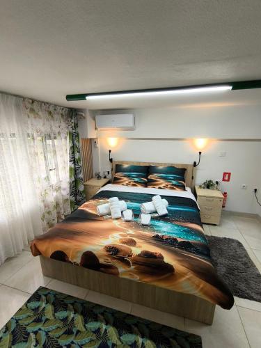 Emerald DesignHome near metro, tram, 10' Acropolis, Athens