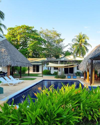 With that poetic garden and the sea very close – khách sạn tại Puerto San Jose