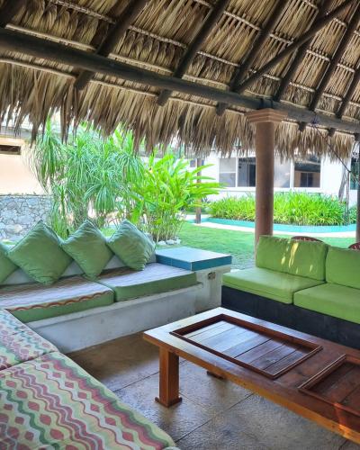 With that poetic garden and the sea very close in Chulamar