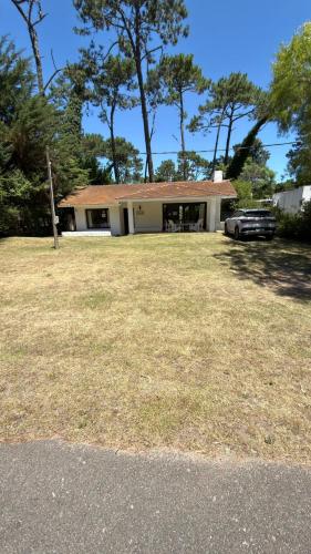 Spacious vacation home, 4BR with large garden,classic chalet style, San Rafael,Punta del Este
