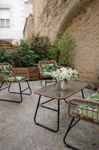 charmant studio avec terrasse exterieure - coeur de ville
