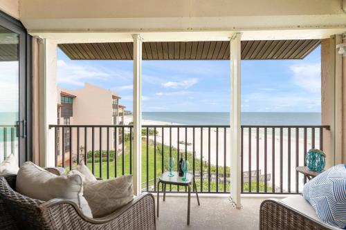 Siesta Breakers Penthouse on the Beach - image 3