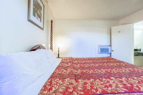 The Whispering Pines Motel- Whitestone - image 2