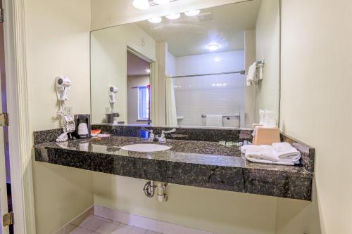 The Whispering Pines Motel- Whitestone - image 14