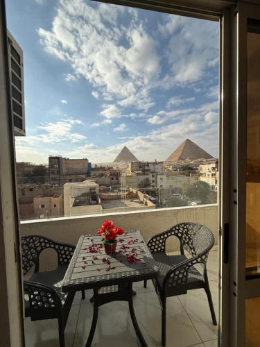 Middle east pyramids veiw &jacuzzi - image 6