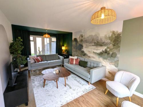 CHERRYTREES Spacious 5-Bed House in Corby, Parking, Ideal for Families, Groups & Work Stays gîte à louer Little Oakley