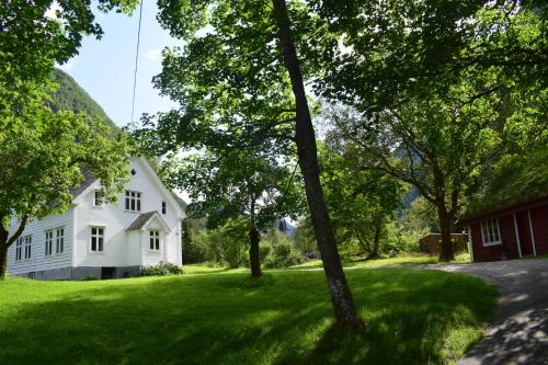 Viesnīcas āriene, Large house by nature reserve in Bjordala