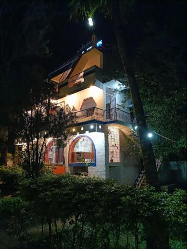 Woodside Resort and Cafe – Yelagiri, MO