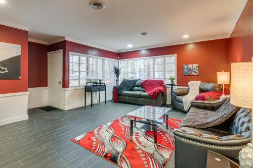1 Mi to Graceland: Quiet Home w/ Private Yard