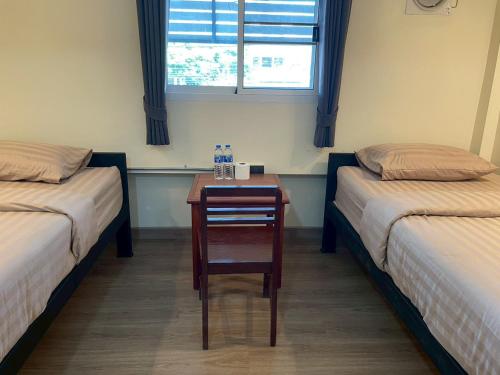 room detail thumbnail 2