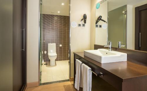 Premium Double Room image 6
