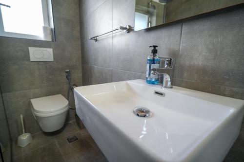 Jera Apartment 2 - image 4