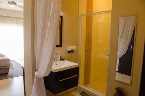 Three Oaks and an Aloe Boutique Hotel, Hartbeespoort | 2026 Updated Prices,  Deals