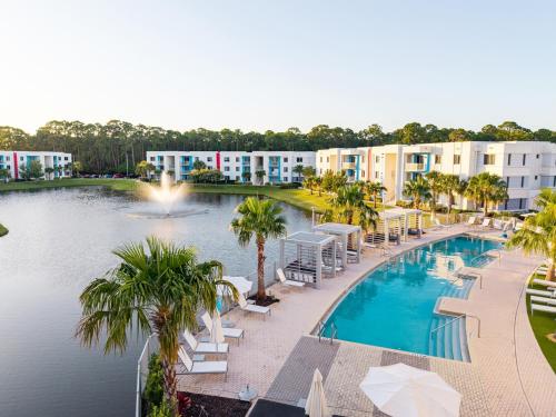 Spacious 3BR | Pool, Gym, Near Beach & Speedway in Daytona Beach City Center