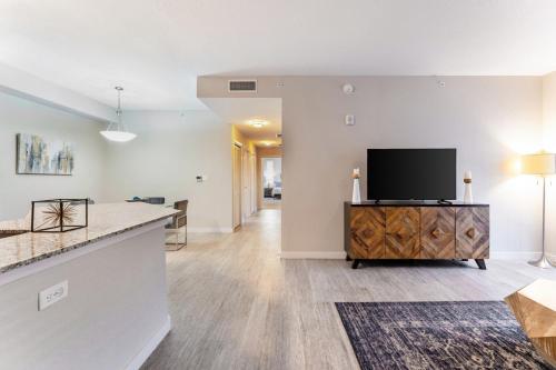 Spacious 3BR | Pool, Gym, Near Beach & Speedway in Daytona Beach City Center