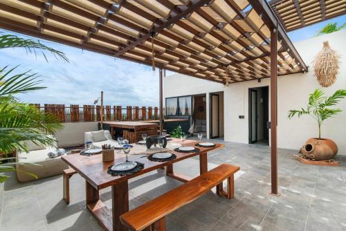 Penthouse with Rooftop Plunge Pool - Distant Ocean — other in Av. Kukulkan Supermanzana 8 Manzana 708 Lote 04, Tulum Mexico, 77765