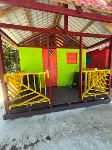 Cabaña Romantica frente al mar de isla Chichime Guna Yala – khách sạn tại El Porvenir