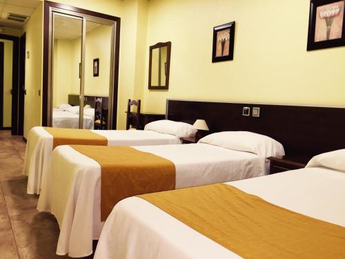 4 twin beds