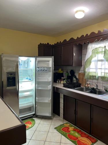 Cozy & Convenient Stay Near Beach, Airport & More! in Cay Bay