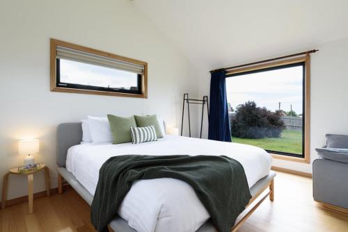 Sisters Beach Hideaway - A Coastal Escape in Sisters Beach