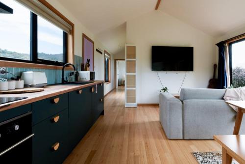 Sisters Beach Hideaway - A Coastal Escape in Sisters Beach