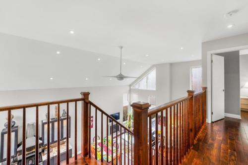 Beautiful 3BR Old Town Home Steps to Queen St in Niagara Tó (ON)