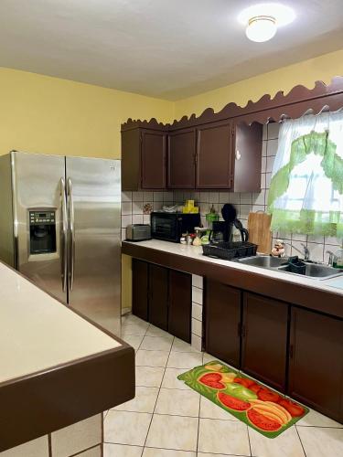 Cozy & Convenient Stay Near Beach, Airport & More! in Cay Bay