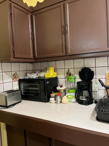 Cozy & Convenient Stay Near Beach, Airport & More! in Cay Bay