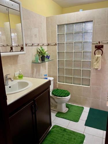 Cozy & Convenient Stay Near Beach, Airport & More! in Cay Bay