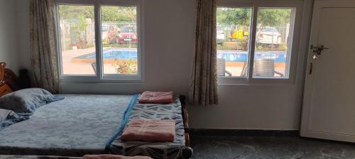 Sivarama garden resort AC 4 Bed rooms, swimming pool 4BHK room , Box cricket, open living hall, BOrn – khách sạn tại Bheemili