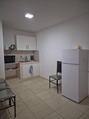 厨房, Tres habitaciones Cómodo Residencia (Tres habitaciones Comodo Residencia) in 恩卡纳西翁